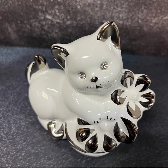 Ahura Ceramic Cat Figurine with Swarovski Crystal Eyes, Silver Painted Detailing - Picture 6 of 14